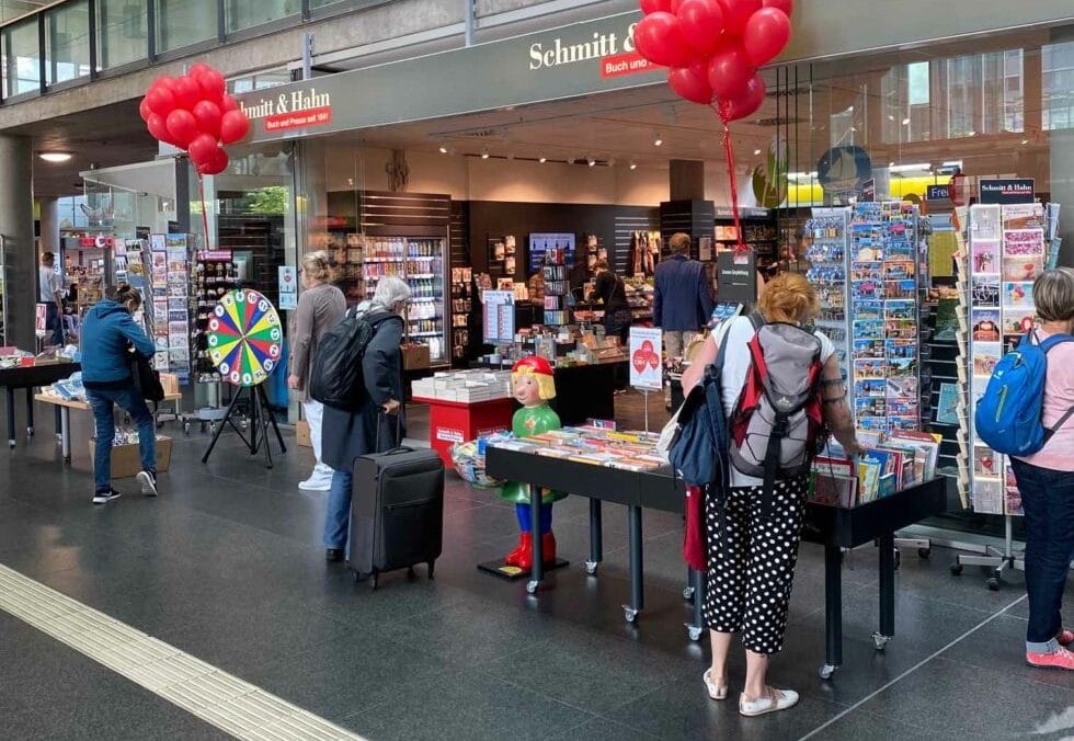 Schmitt & Hahn bezieht neue Geschäfts­räume mit sei­ner Bahn­hofs­buch­hand­lung in Freiburg