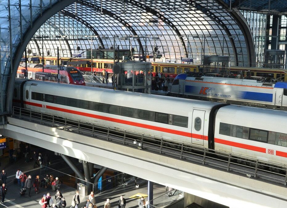 Jour­na­lis­ten­preis Bahn­hof 2021: Bewer­bungs­frist läuft