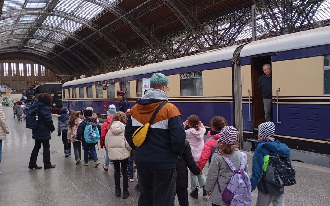 Bun­des­wei­ter Vor­le­se­tag macht Sta­tion im Bahnhofsbuchhandel